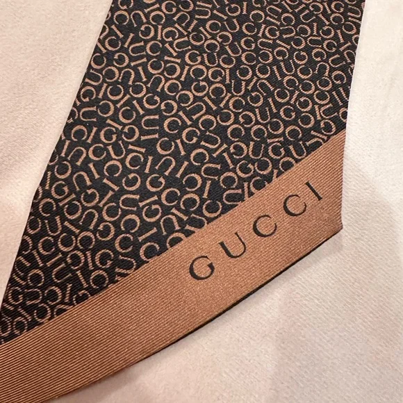 Gucci Reversible Neck Bow Bandeau with Removable GG RING. NEW WITH TAGS. - Picture 3 of 8